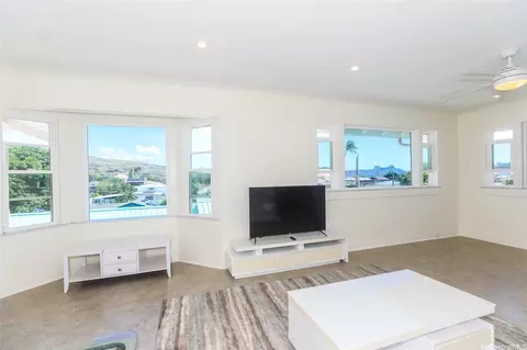 2142 Damon St, Honolulu, HI 96822