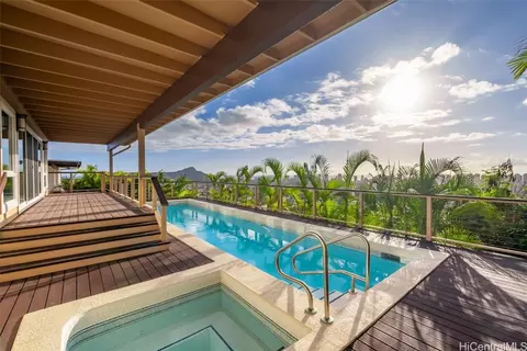 1516 Kalaepohaku Pl, Honolulu, HI 96816