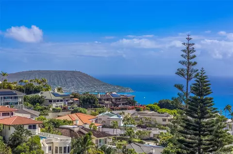 549 Moaniala St, Honolulu, HI 96821