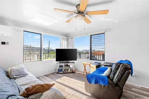 810 Puunani Pl, Honolulu, HI 96817