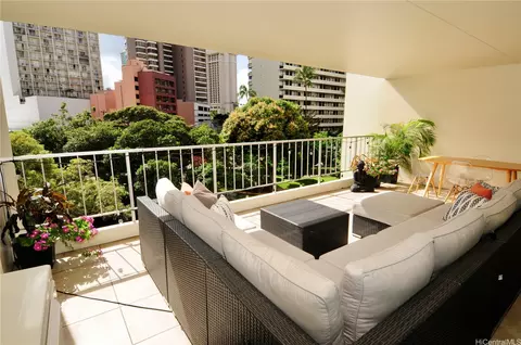 469 Ena Rd #506, Honolulu, HI 96815