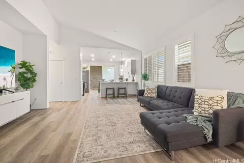 94-1118 Haleululaau St, Waipahu, HI 96797