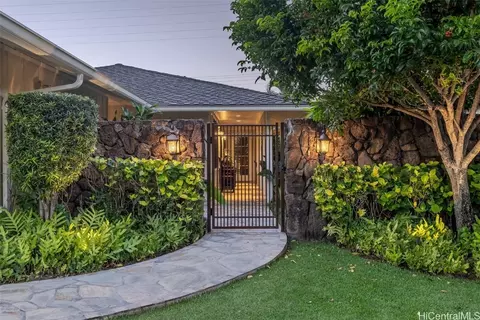 980 Hunakai St, Honolulu, HI 96816