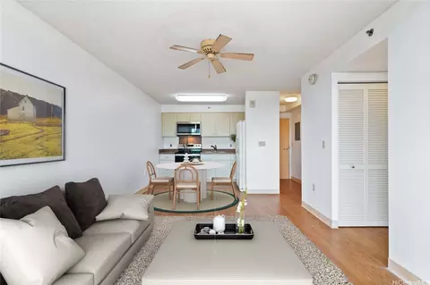 94-979 Kauolu Pl #914, Waipahu, HI 96797