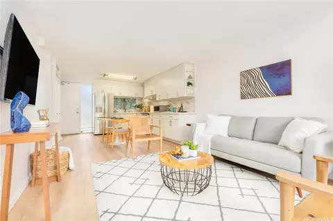 1617 Keeaumoku St #203, Honolulu, HI 96822