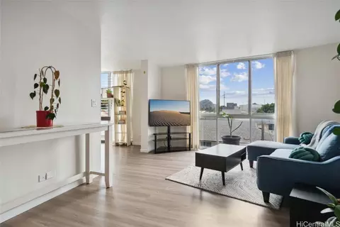 1139 9th Ave #402, Honolulu, HI 96816