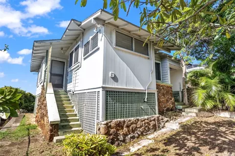 1386 St Louis Dr, Honolulu, HI 96816