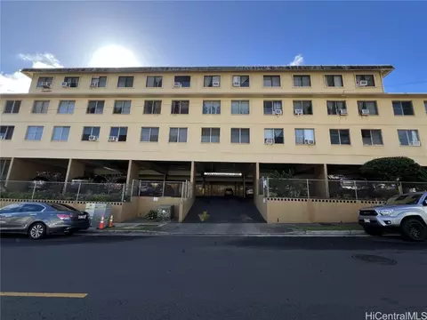 3003 Ala Napuaa Pl #308, Honolulu, HI 96818