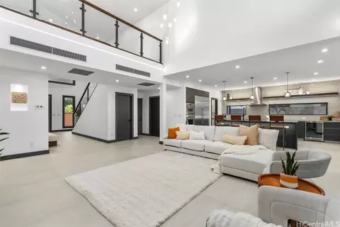 554 W Hind Dr, Honolulu, HI 96821