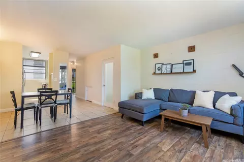 98-1042 Moanalua Rd #2-205, Aiea, HI 96701