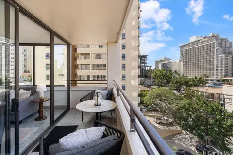 2410 Cleghorn St #804, Honolulu, HI 96815