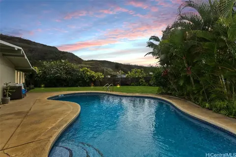 1367 Kuloaa Pl, Kailua, HI 96734