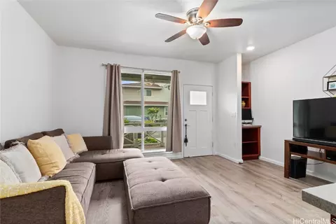 642 Kakala St #1304, Kapolei, HI 96707
