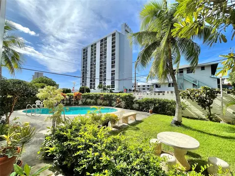 1805 Poki St #404, Honolulu, HI 96822