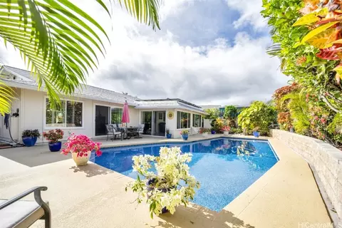 611 Keolu Dr, Kailua, HI 96734