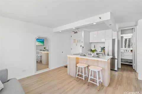 2427 Kuhio Ave #2306, Honolulu, HI 96815