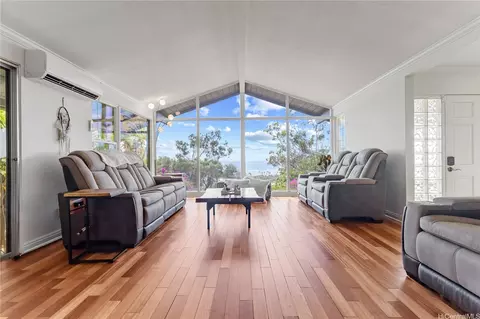 1356 Laukahi St, Honolulu, HI 96821