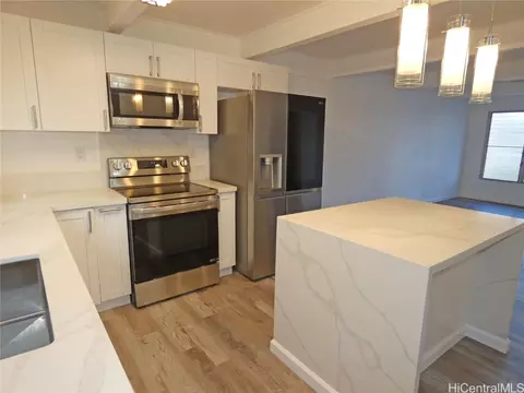 5320 Likini St #19, Honolulu, HI 96818