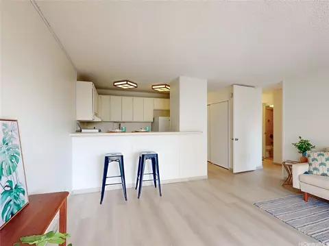 2140 Kuhio Ave #812, Honolulu, HI 96815