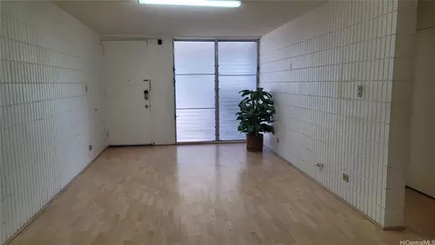 1605 Pensacola St #3, Honolulu, HI 96822