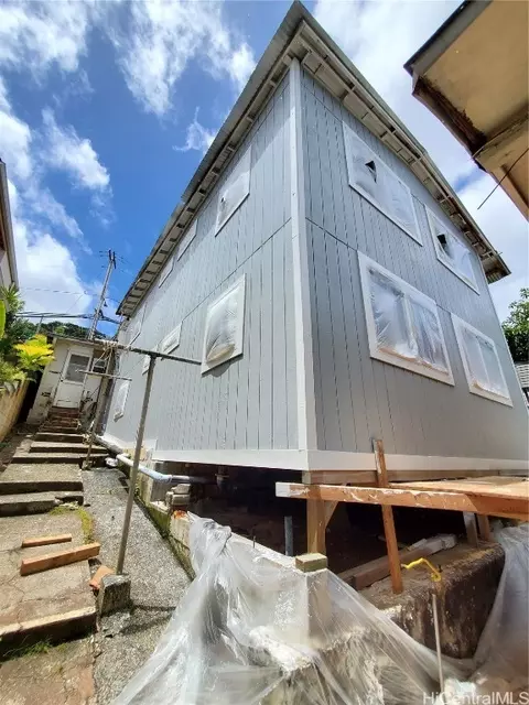 1874 Puowaina Dr, Honolulu, HI 96813