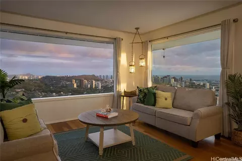 1172 Kaumailuna Pl, Honolulu, HI 96817