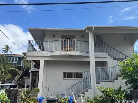3722 Crater Rd #A, Honolulu, HI 96816