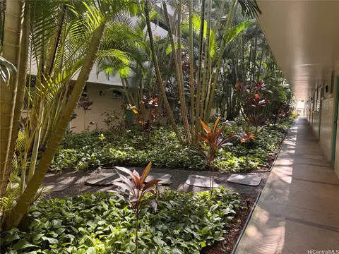 1555 Pohaku St #B109, Honolulu, HI 96817