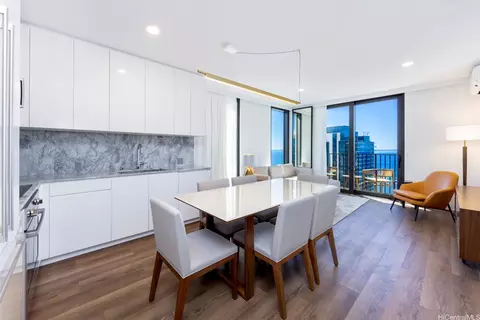 987 Queen St #3802, Honolulu, HI 96814