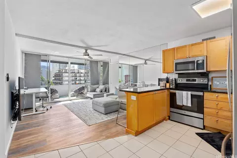 430 Kaiolu St #801, Honolulu, HI 96815