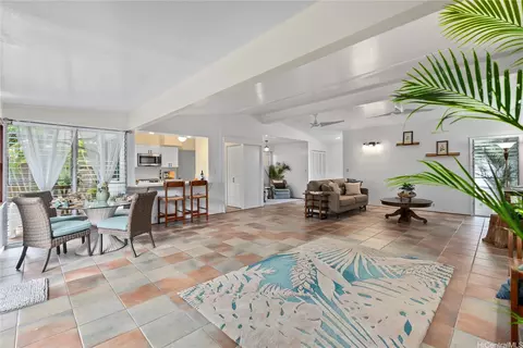210 Aikahi Loop, Kailua, HI 96734