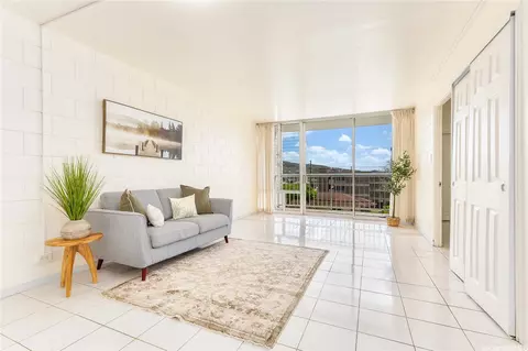 1320 Alexander St #305, Honolulu, HI 96826