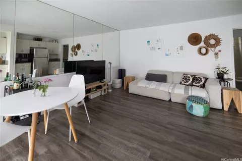 2328 Seaview Ave #204, Honolulu, HI 96822