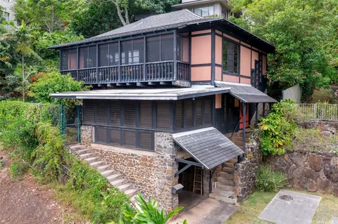 1923 Uluwehi Pl, Honolulu, HI 96822