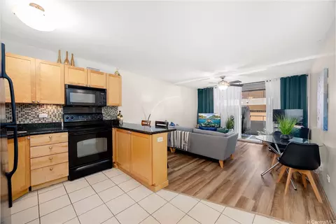 430 Kaiolu St #302, Honolulu, HI 96815