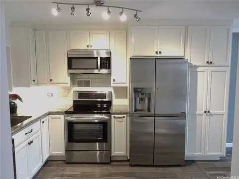 1717 Ala Wai Blvd #405, Honolulu, HI 96815