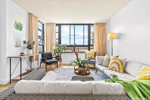 750 Kaheka St #702, Honolulu, HI 96814