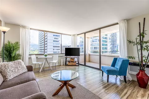 2410 Cleghorn St #802, Honolulu, HI 96815