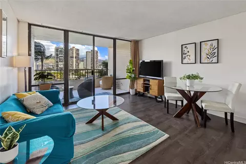 2121 Ala Wai Blvd #902, Honolulu, HI 96815