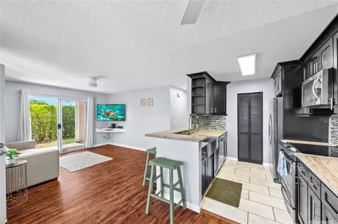 94-533 Lumiaina St #B104, Waipahu, HI 96797