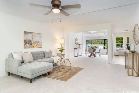 594 Hahaione St #7B, Honolulu, HI 96825