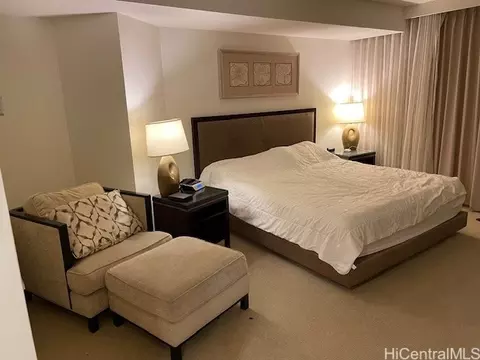 223 Saratoga Rd #806, Honolulu, HI 96815