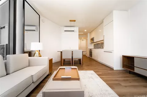 987 Queen St #1917, Honolulu, HI 96814