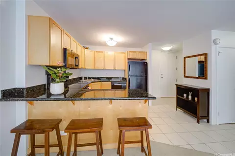 430 Kaiolu St #607, Honolulu, HI 96815