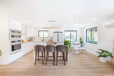1927 Uluwehi Pl, Honolulu, HI 96822