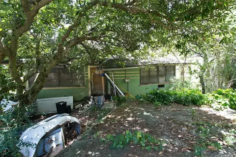 2702 Nihi St, Honolulu, HI 96819