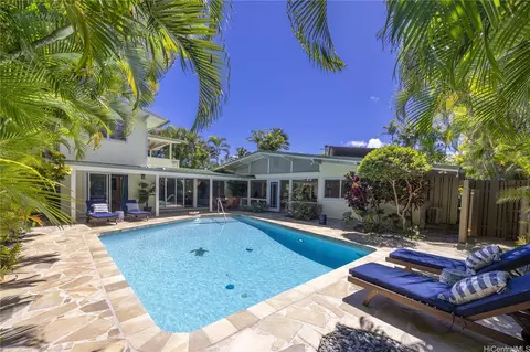 689 Old Mokapu Rd, Kailua, HI 96734