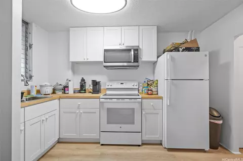 1525 Pensacola St #101, Honolulu, HI 96822