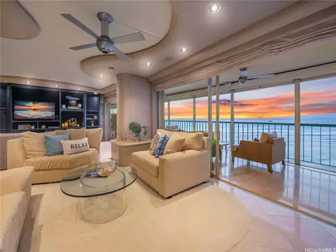 2877 Kalakaua Ave #907, Honolulu, HI 96815