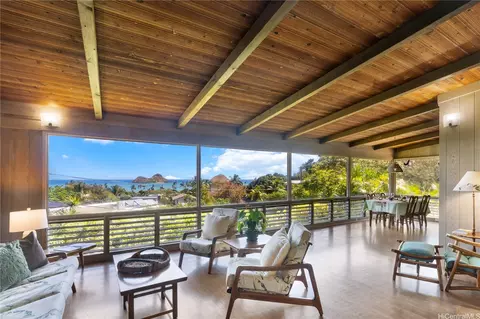 300 Poopoo Pl, Kailua, HI 96734